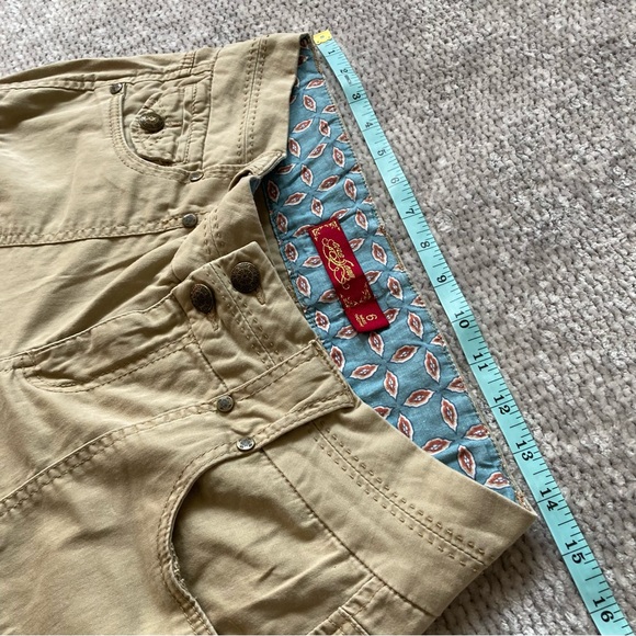 One Song Women’s Khaki Shorts Size 6 Rolled Cuff Brass Buttons Neutral Classic - Picture 5 of 9